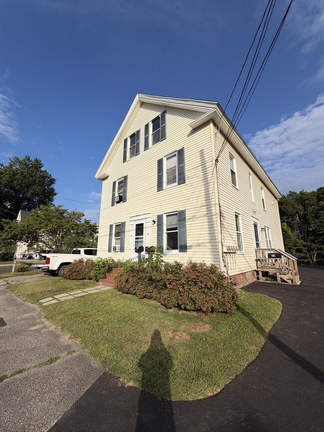 Building Photo - 26 Forest St