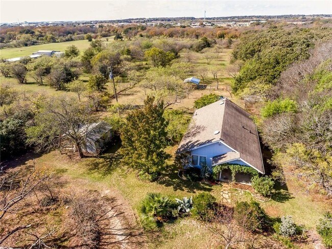 Foto del edificio - 3325 Dove Creek Rd