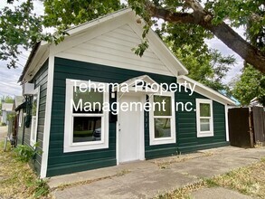 Building Photo - 1033 Cedar St