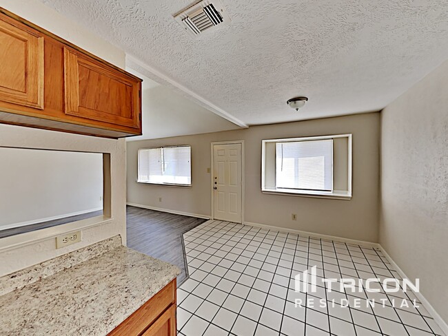 Building Photo - 3415 Sandbrook Dr
