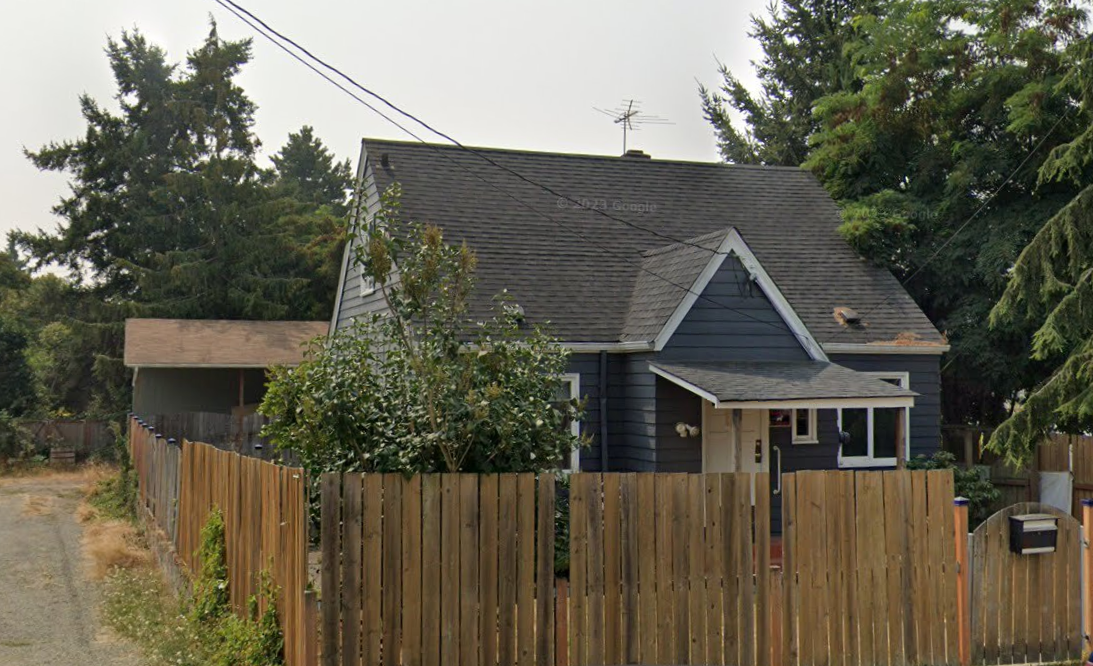 Convenient neighborhood located 5 mins from mall, 3 minutes to I-5 access, Safeway only 8 blocks - 1410 S 46th St