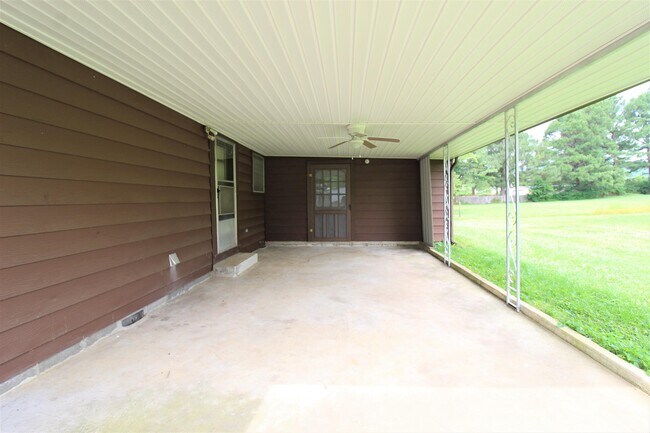 Foto del edificio - 2582 E Wyman Rd
