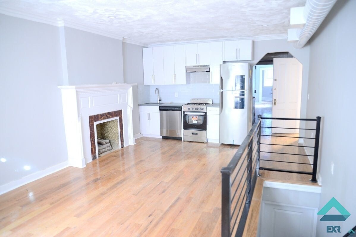 Primary Photo - 229 Washington Ave