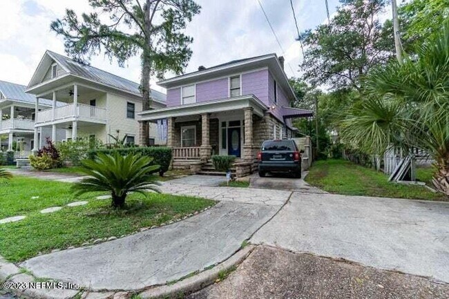 Foto del edificio - 440 E 6th St