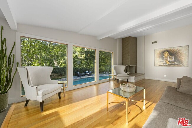 Foto del edificio - 2601 Nichols Canyon Rd