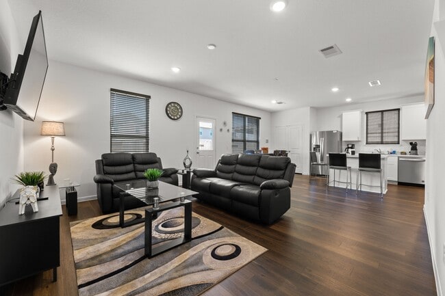 Building Photo - 16424 Big Hickory Dr