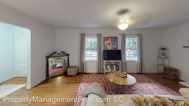 Building Photo - 3 br, 2 bath House - 10 Myrtle Ln