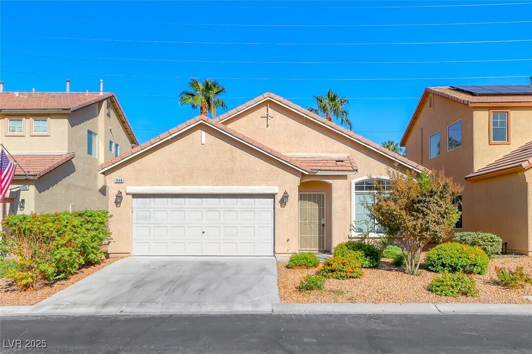 Foto principal - 7644 Borealis St
