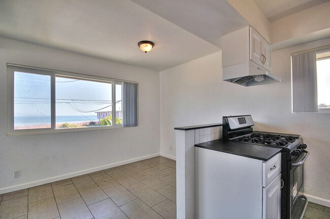 Building Photo - 6742 Del Playa Dr