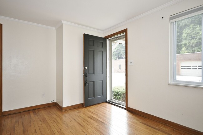 Foto del edificio - Charming 2-Bedroom Home for Rent in Bridge...