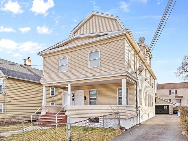 Building Photo - 32 Llewellyn Ave