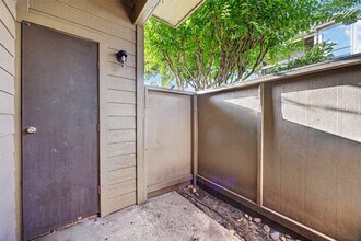 Building Photo - 10053 Westpark Dr