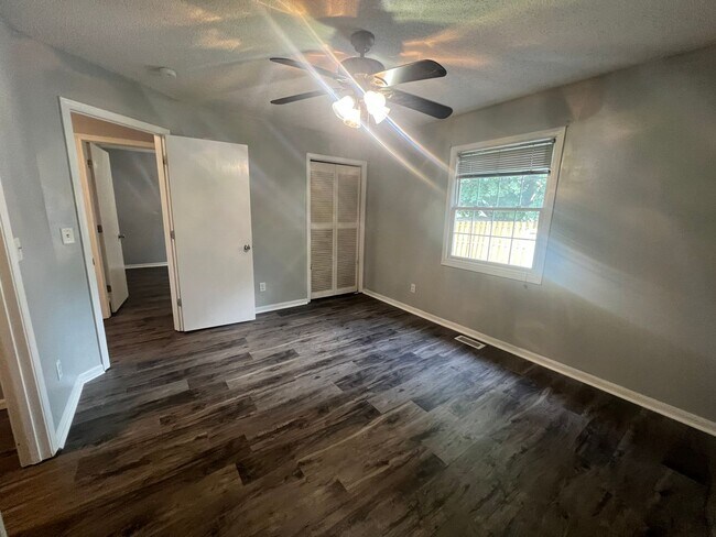 Foto del edificio - 2 Bedroom 1.5 Bath Duplex