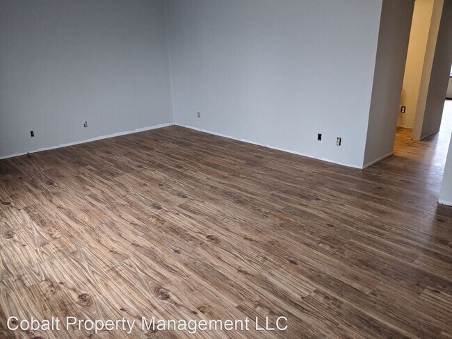 Building Photo - 1222 2nd Dr NE