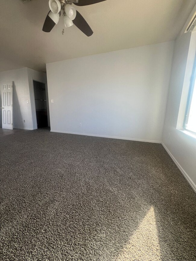 Foto del edificio - Freshly updated 3 bedroom 2 bathroom apartment in St George!