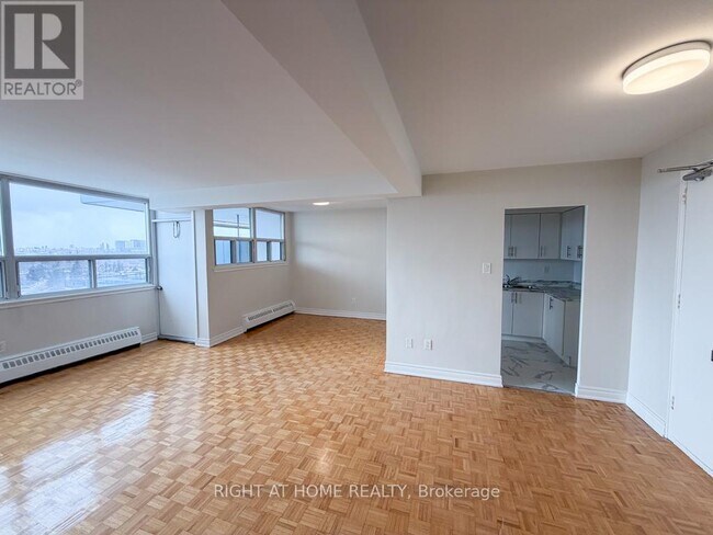Photo du bâtiment - 1440 Lawrence Ave W