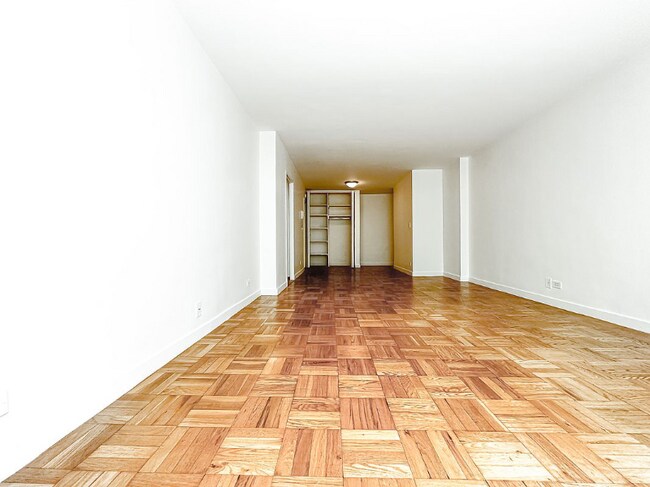 Building Photo - 320 E 49th St