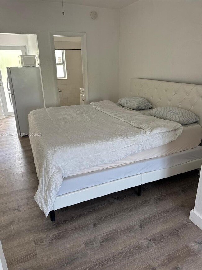 Building Photo - 1560 West Ave