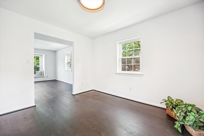 Foto del edificio - 6705 Hillandale Rd