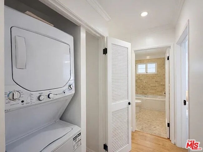 Building Photo - 1027 20th St