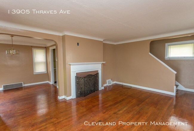 Building Photo - Well Maintained Colonial.