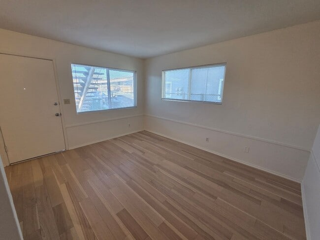 Building Photo - Small 1+1 first floor apartment in Port Hueneme - newly remodeled!