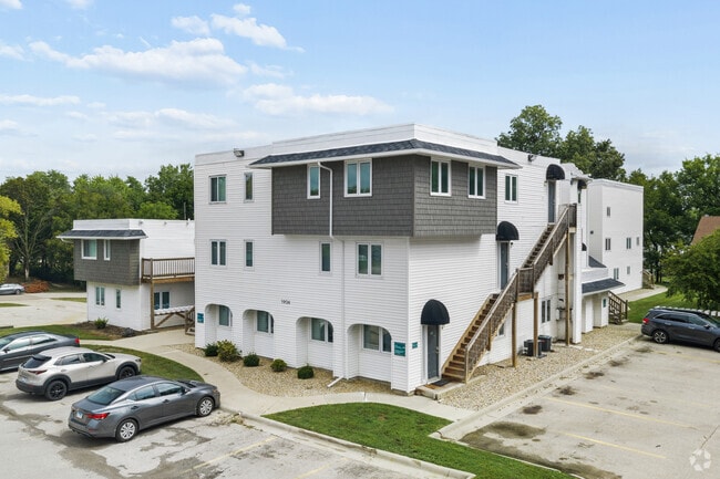 Building Photo - The Grove at Main