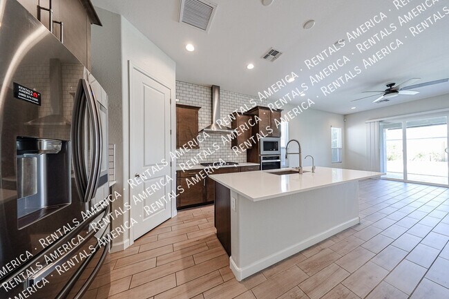 Foto del edificio - 2131 East Charlotte Dr