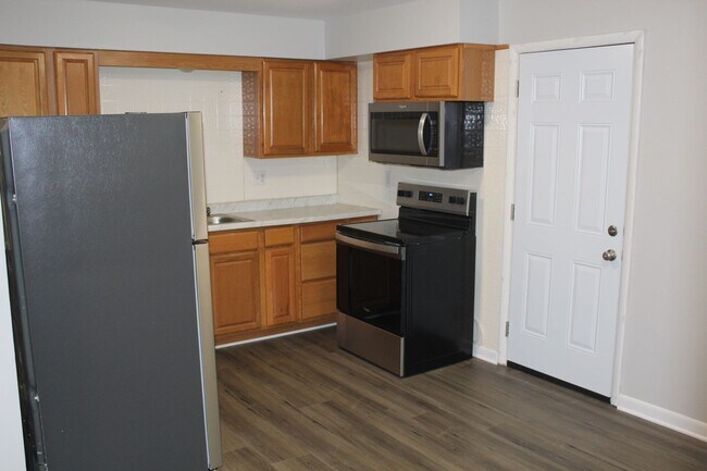 Foto del edificio - Newly Remodeled 2 Bedroom Duplex in Avon!