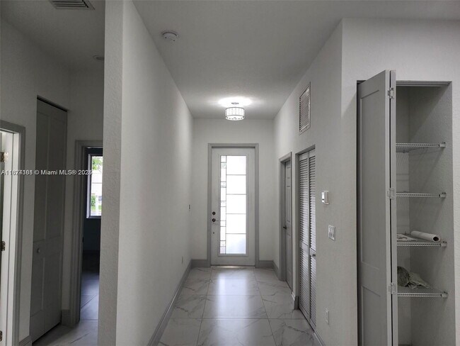 Foto del edificio - 218 SW 1st Ave