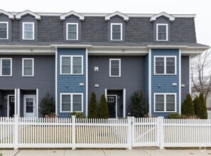 Building Photo - 172 Bright St