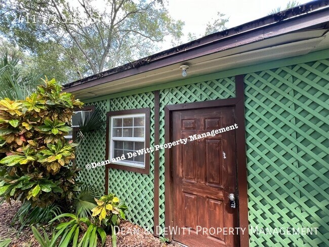 Building Photo - 2411 1/2 51st St S-