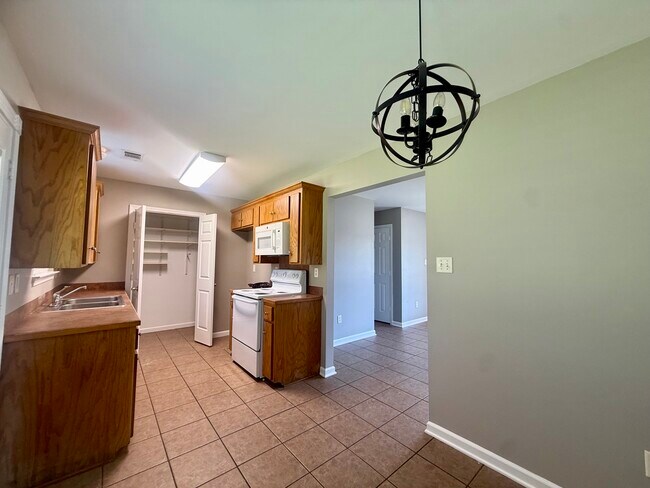 Building Photo - 608 Gertrude