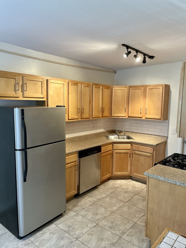 Kitchen - 1810 N 52nd St