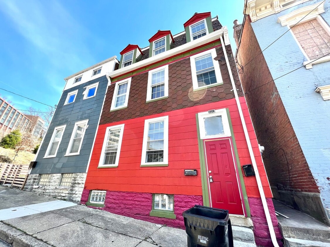 Photo - 2212 Calumet St