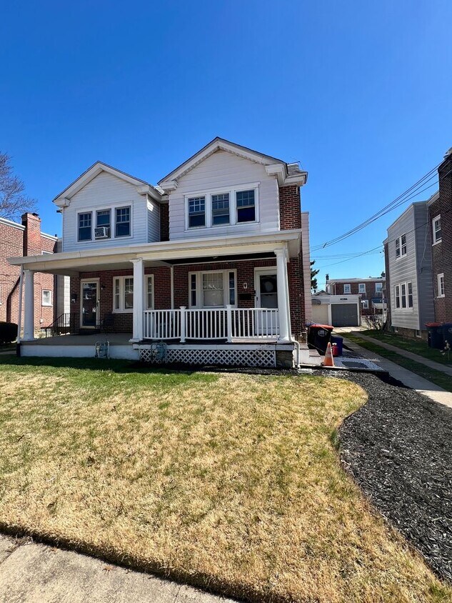 Gorgeous 3-Bedroom Townhome in Parkside! Available NOW! - Gorgeous 3-Bedroom Townhome in Parkside! Available NOW!