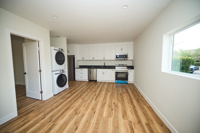 Kitchen - 20744 Bermuda St