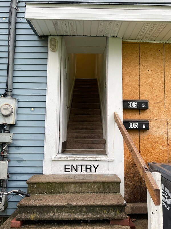 605 E 5th St Unit 6, Anderson, IN 46012 Condo for Rent in Anderson