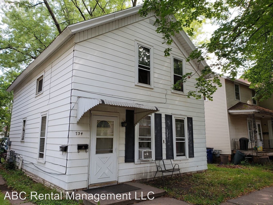 Primary Photo - 734 Jackson St