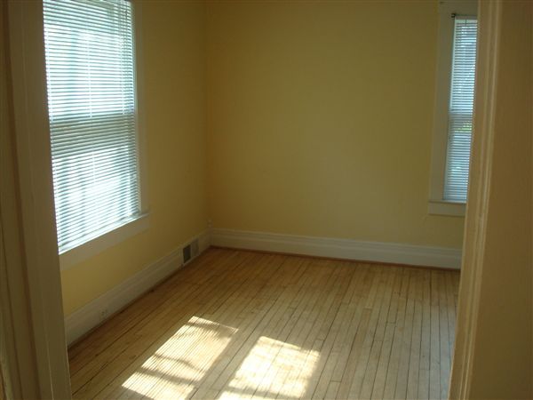 Building Photo - 4 br, 2 bath House - 524 Elm St 524 Elm