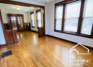 Building Photo - 4040 W Dickens Ave