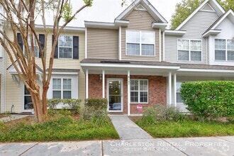 Building Photo - 8157 Shadow Oak Dr