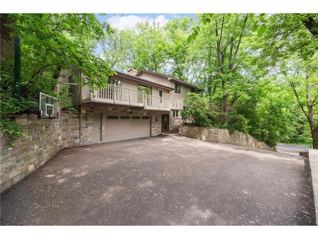 Building Photo - Spacious *4Bed*3 Bath over 2830 Sq Ft. Gre...