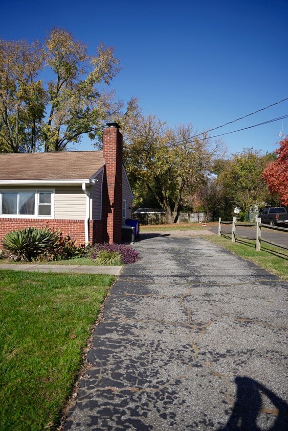 Primary Photo - Picturesque 3 BR/2 BA Single Family Home C...