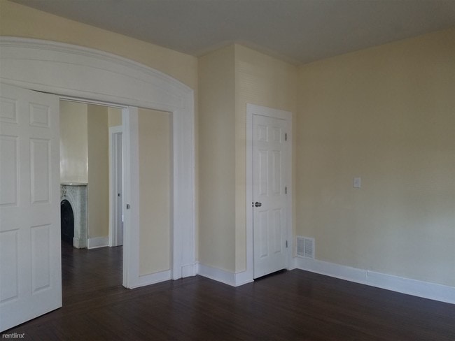 Building Photo - 4 br, 1 bath Apartment - 648 Elm St