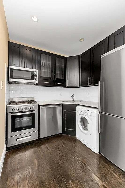 Building Photo - 448 W 19th St