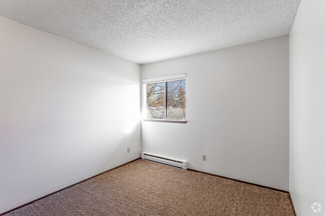 1BR, 1BA - 616SF - Alderwood Apartments