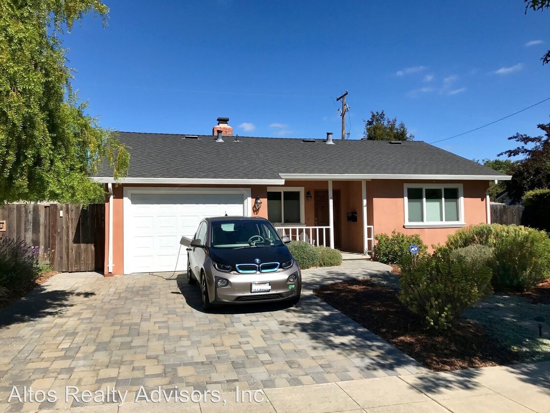 Primary Photo - 879 S Knickerbocker Dr