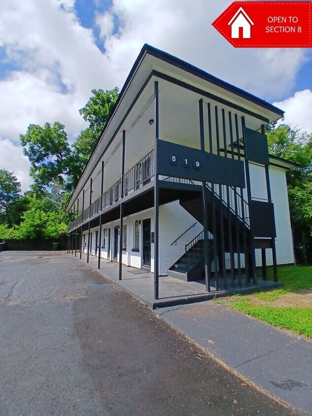 Primary Photo - Beautifully Renovated 2 bedroom apartment ...