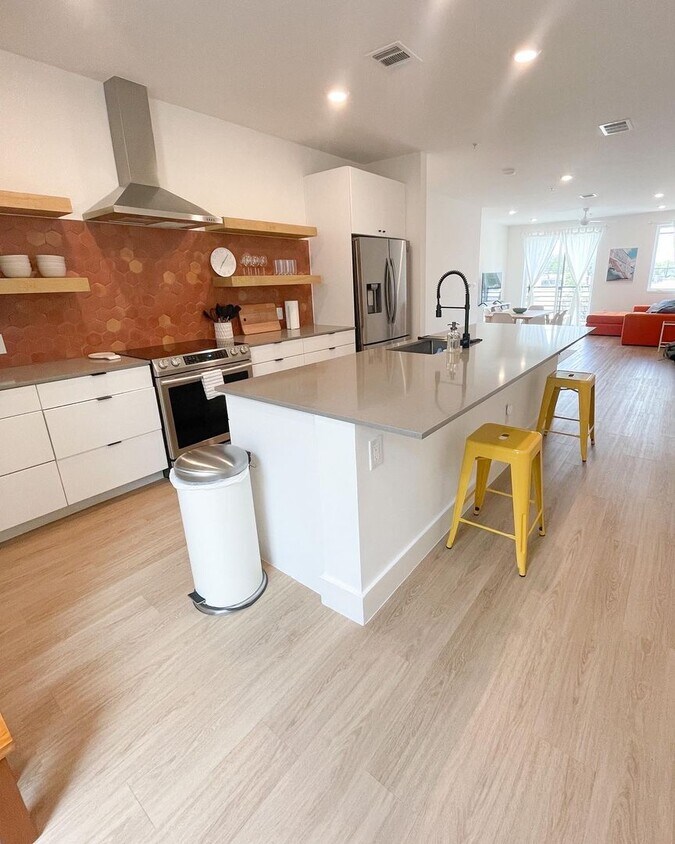 Foto principal - 2709 E 5th St.